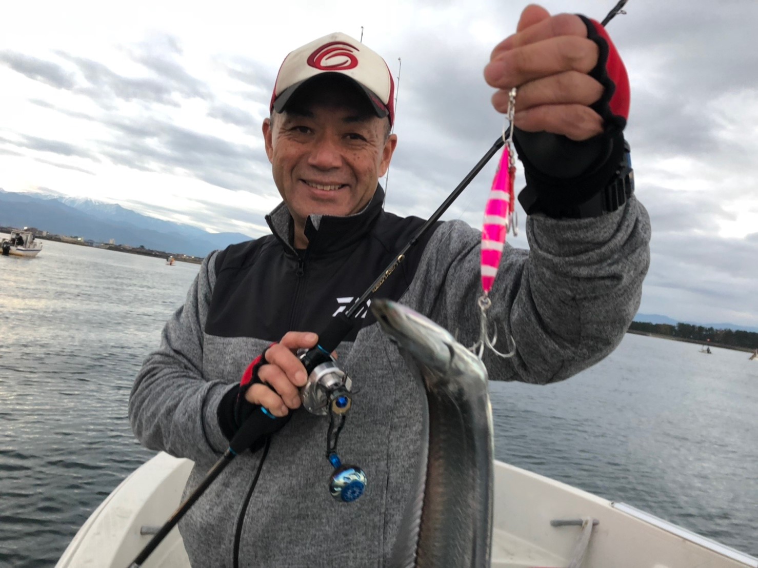 太刀魚テンヤで棚から牡丹餅～!! ハヤブサLady 隼華HAYAKA