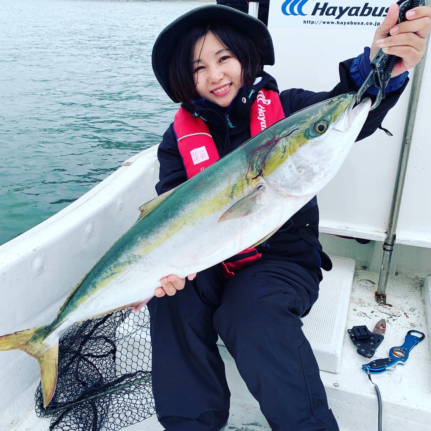 コノシロの泳がせ釣りでブリ ハヤブサlady 隼華 Hayaka
