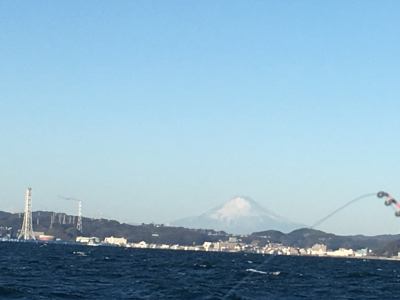 東京湾から眺める富士山