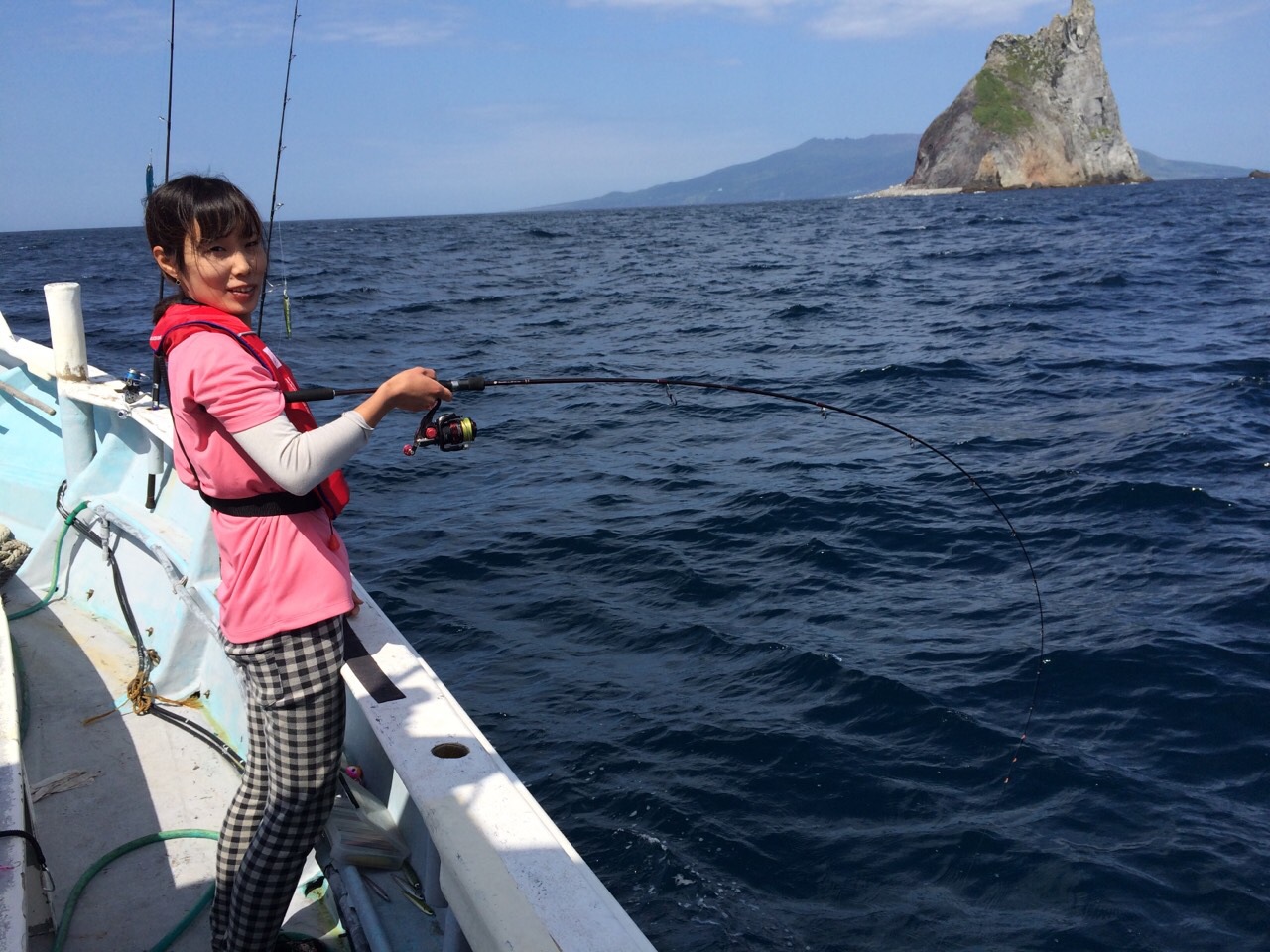 ジギングとテンヤ（時々インチク） 三宅島 三本岳 | ハヤブサLady 隼華